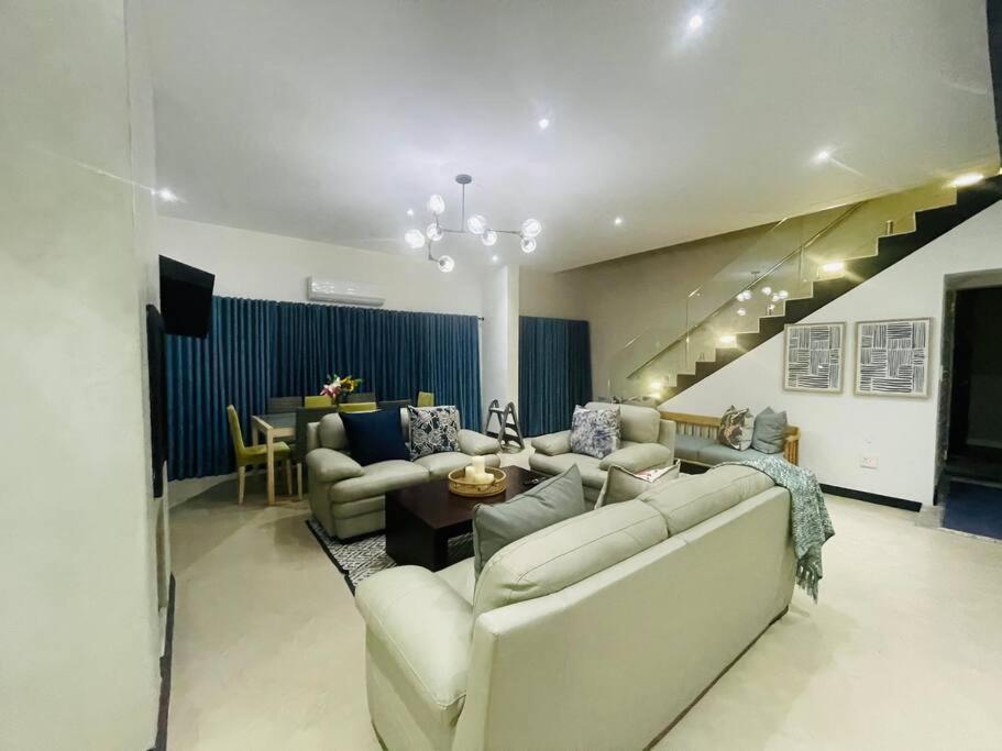 Private Modern 10 Bdrm Home Tucked Away In Sandton Johannesburg Exteriér fotografie