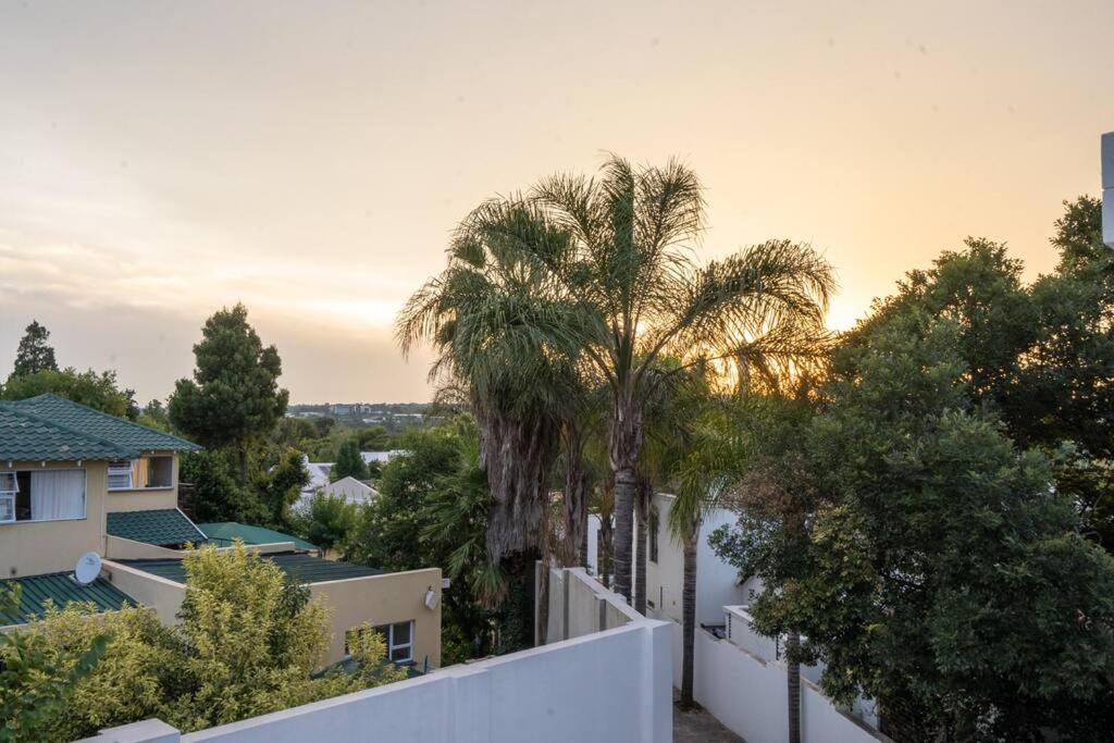 Private Modern 10 Bdrm Home Tucked Away In Sandton Johannesburg Exteriér fotografie
