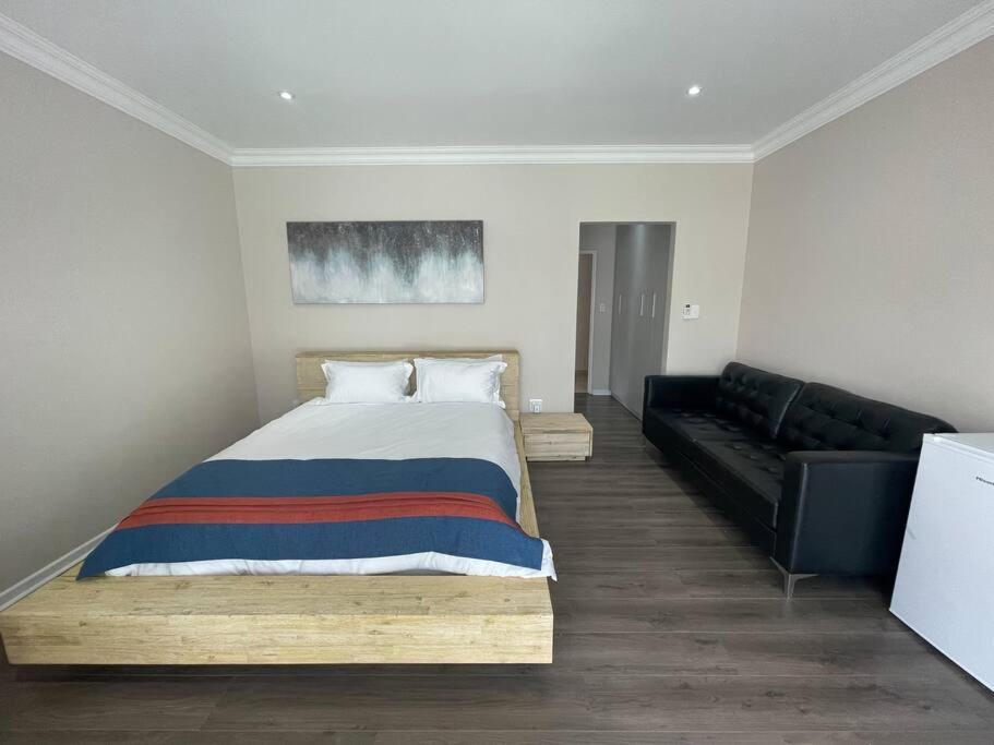 Private Modern 10 Bdrm Home Tucked Away In Sandton Johannesburg Exteriér fotografie